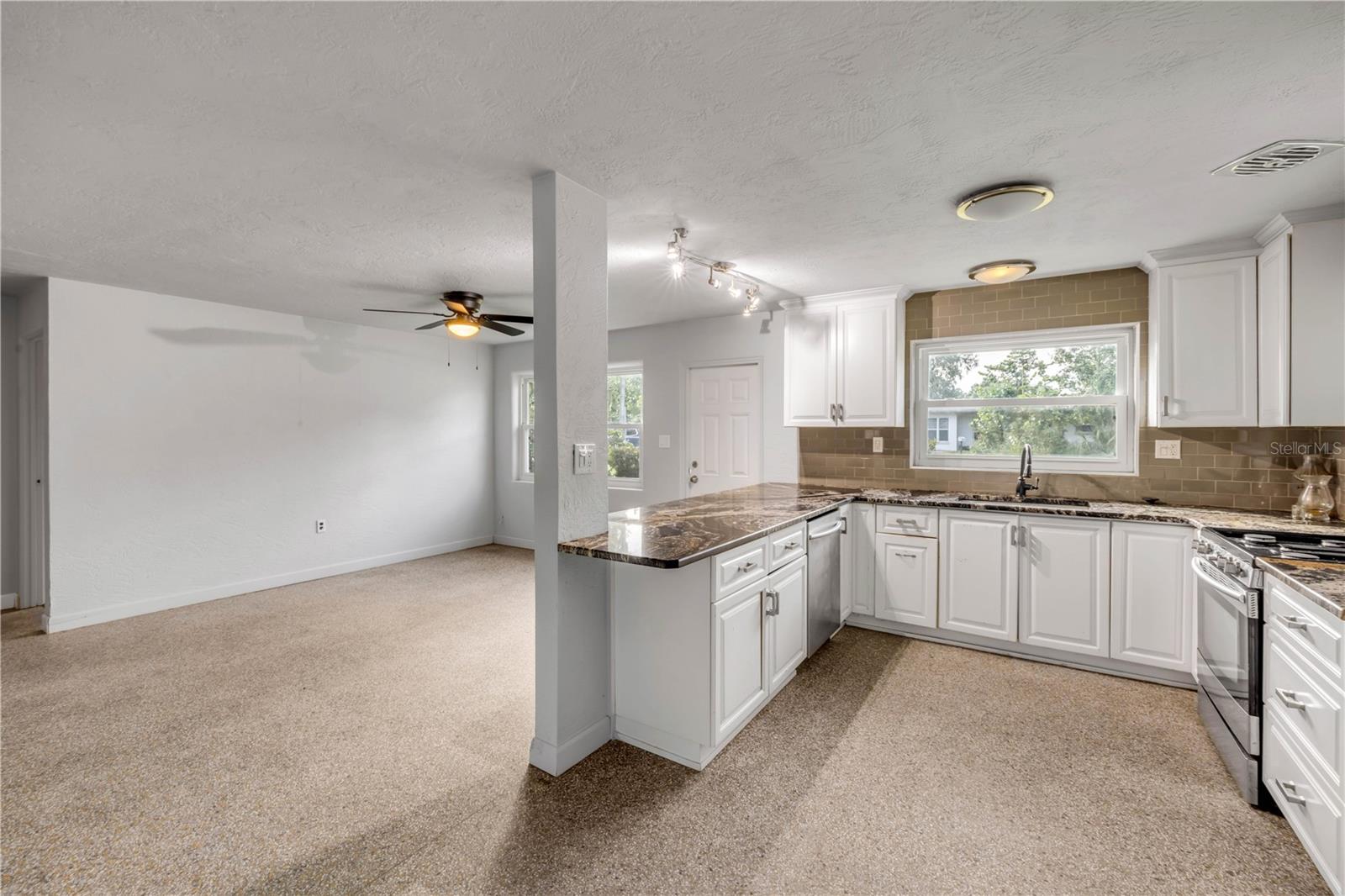 ELLISON HOMES ROYAL - Residential