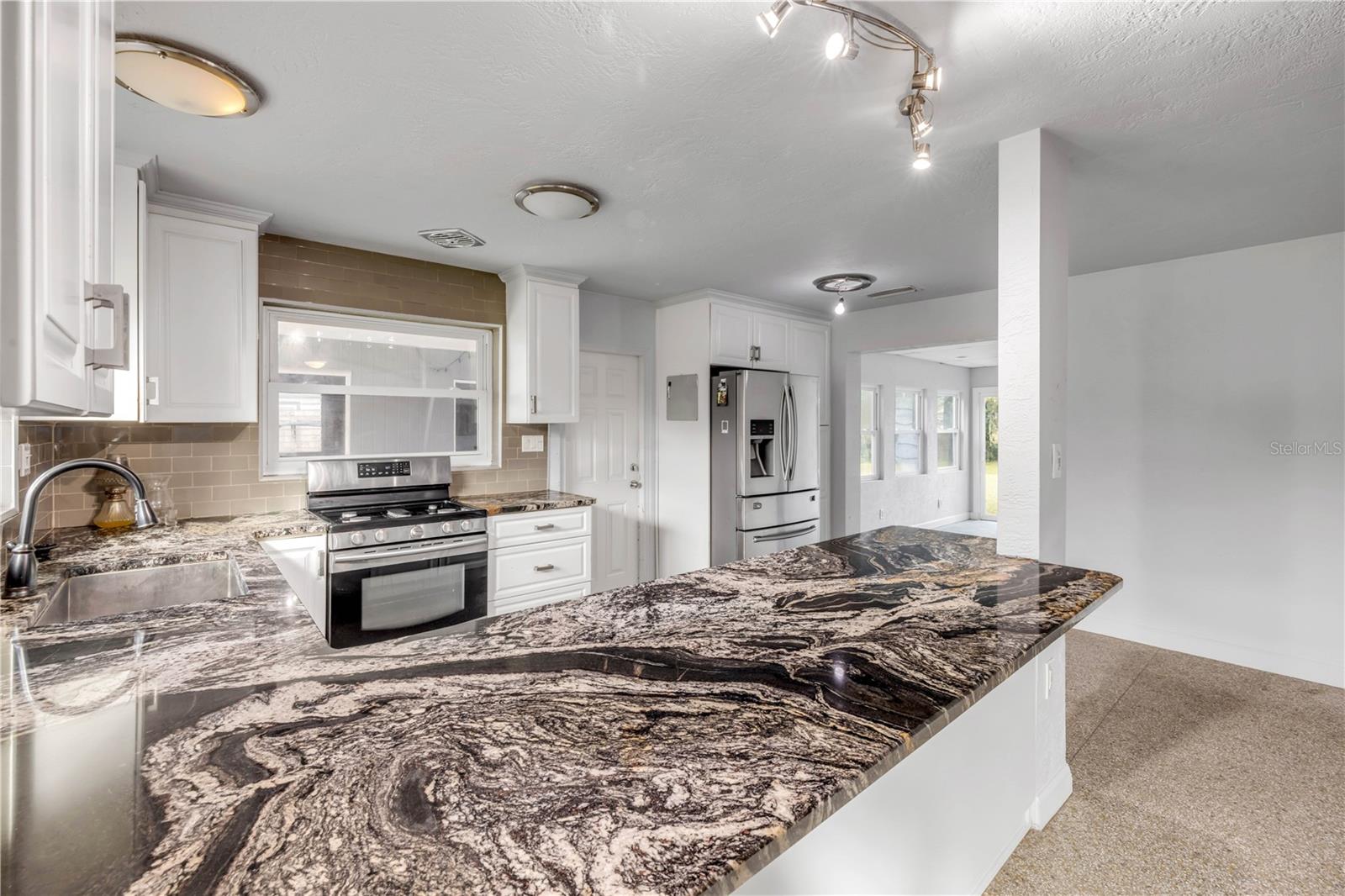 ELLISON HOMES ROYAL - Residential