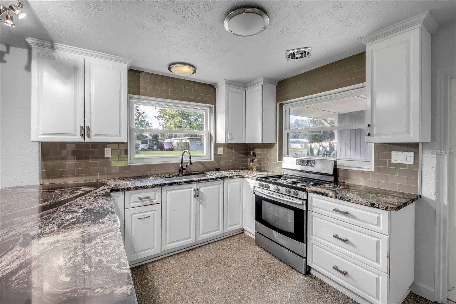 ELLISON HOMES ROYAL - Residential