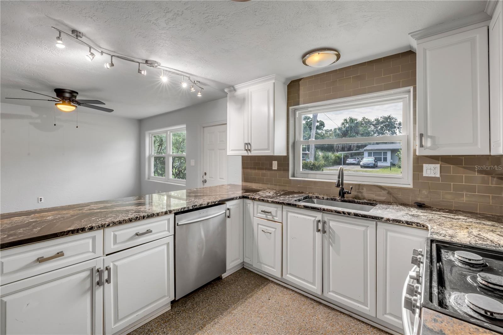 ELLISON HOMES ROYAL - Residential