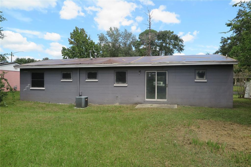 Photo of 1909 SE 14th Avenue, Gainesville, FL 32641 (MLS # GC534551)