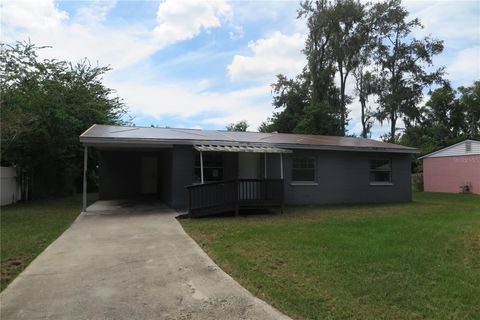 Photo of 1909 SE 14th Avenue, Gainesville, FL 32641 (MLS # GC534551)