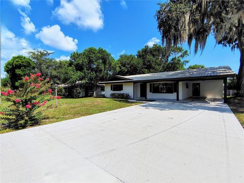 Photo of 1240 Cr 463, Lake Panasoffkee, FL 33538 (MLS # G5114327)