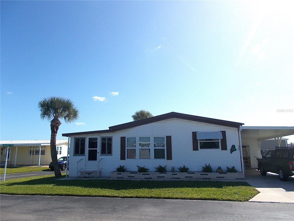 Photo of 525 Sandpiper Drive, Venice, FL 34285 (MLS # N6146368)