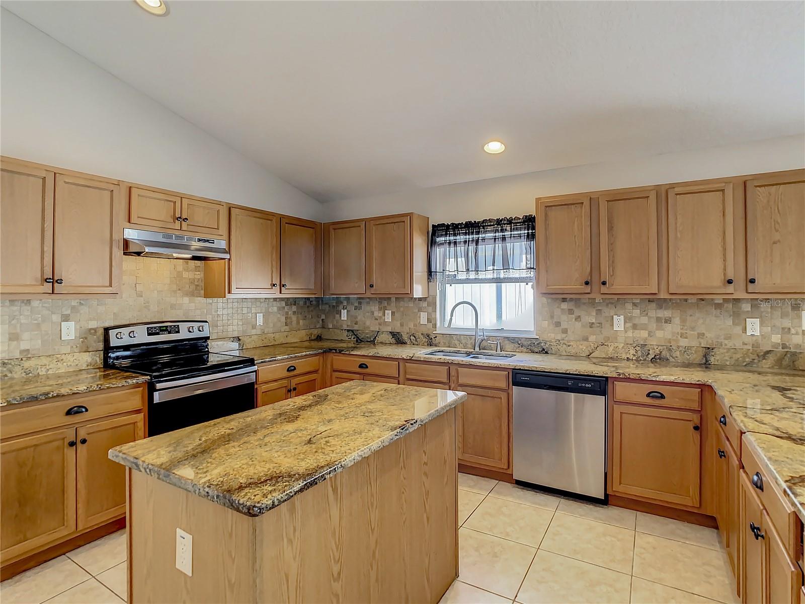 CHELSEA OAKS - Residential