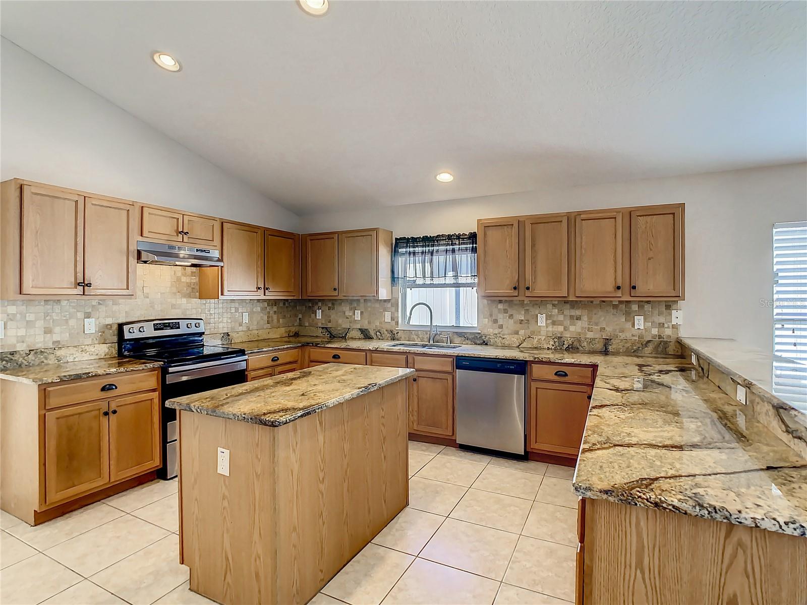 CHELSEA OAKS - Residential