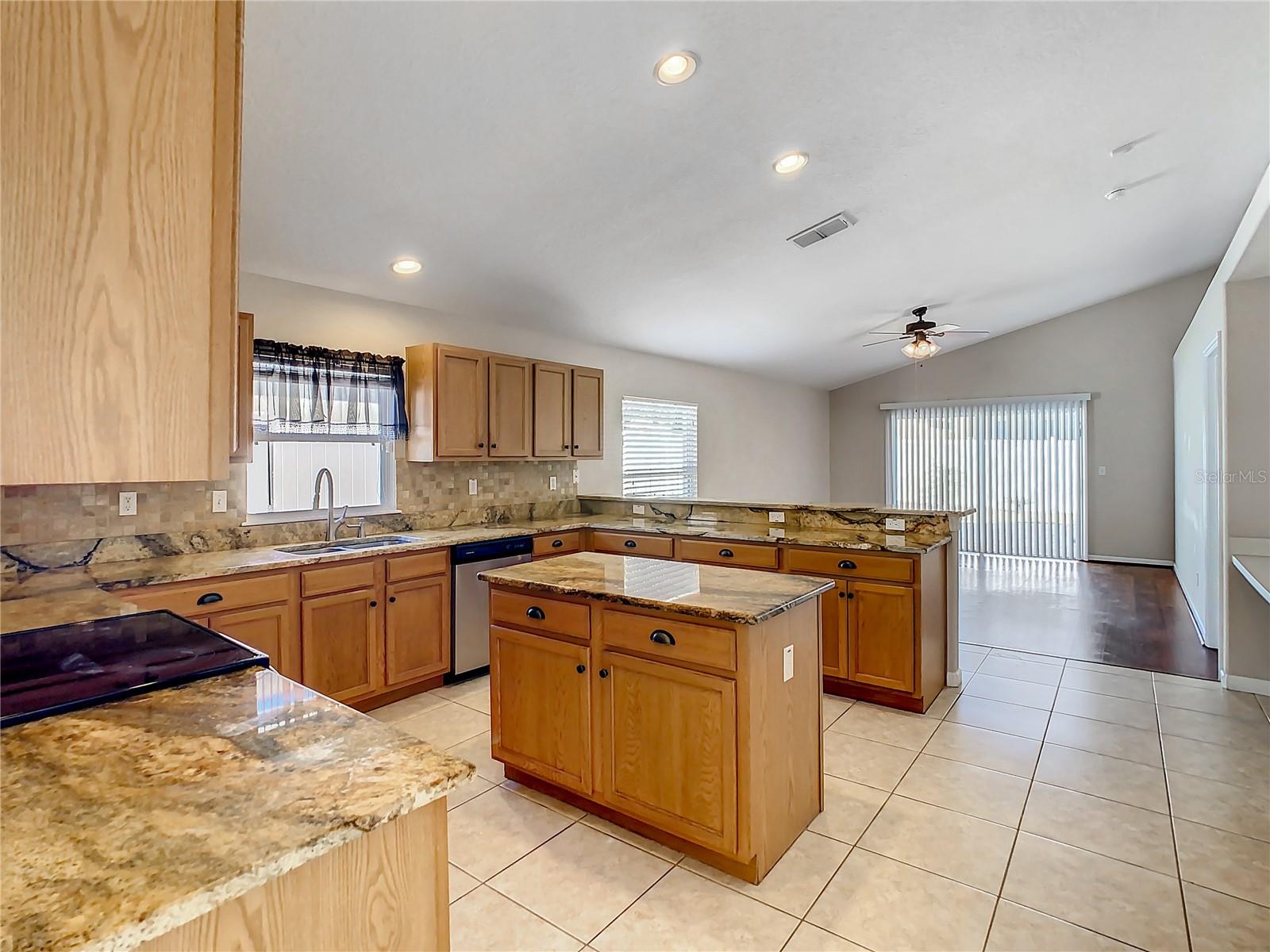 CHELSEA OAKS - Residential