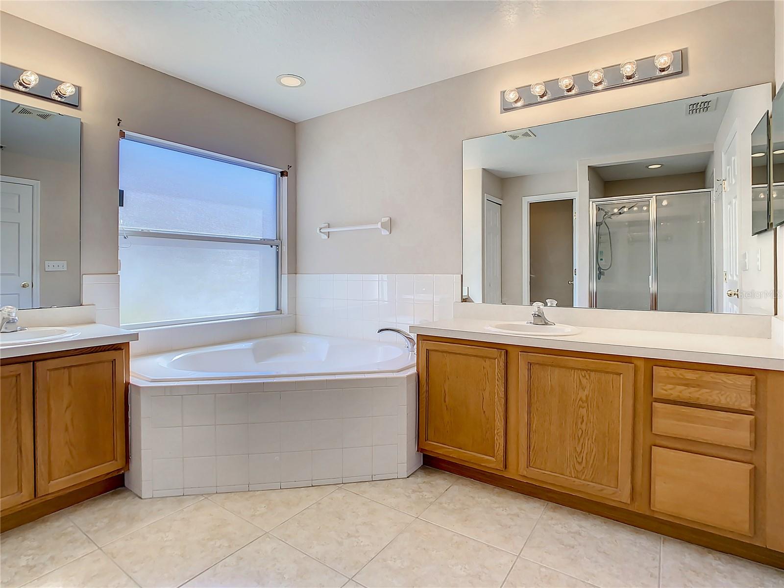 CHELSEA OAKS - Residential