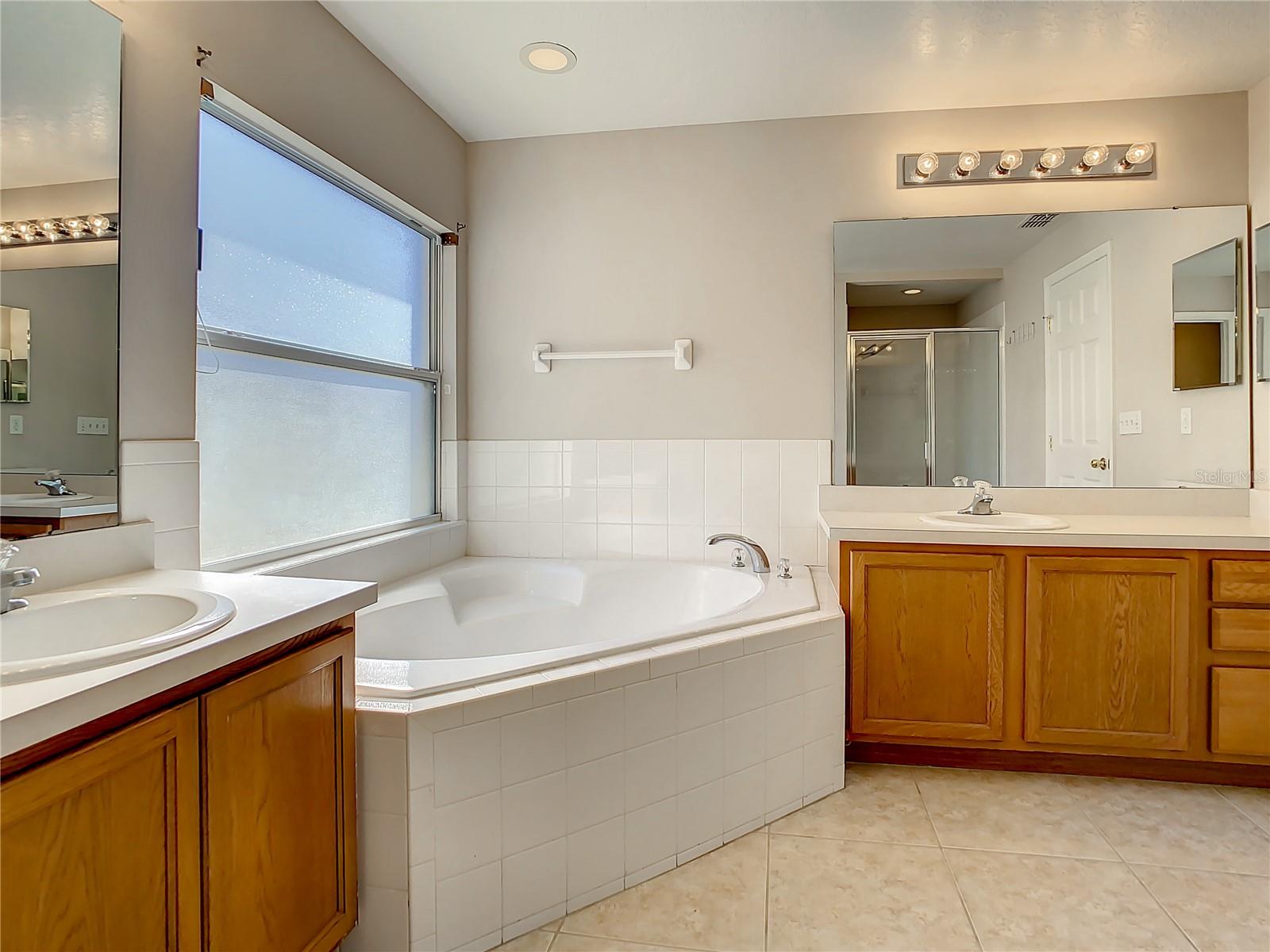 CHELSEA OAKS - Residential