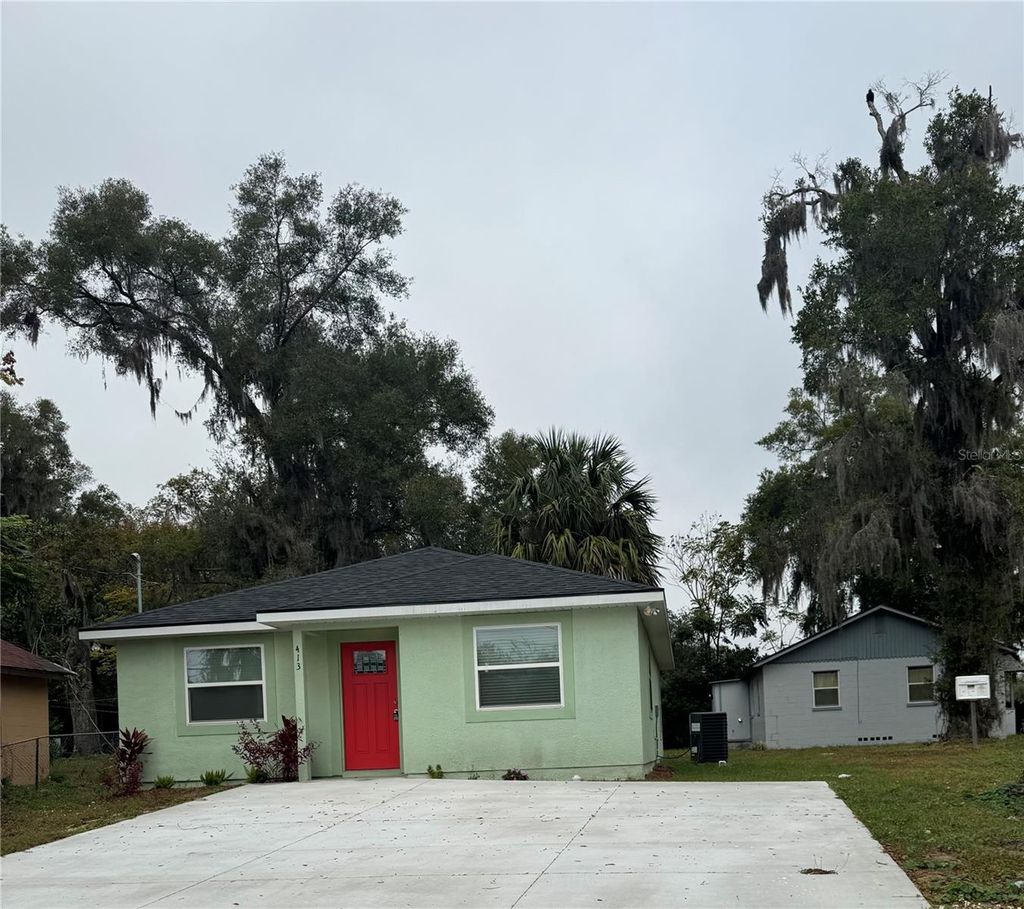 Photo of 413 W Beresford Avenue, Deland, FL 32720 (MLS # V4946968)