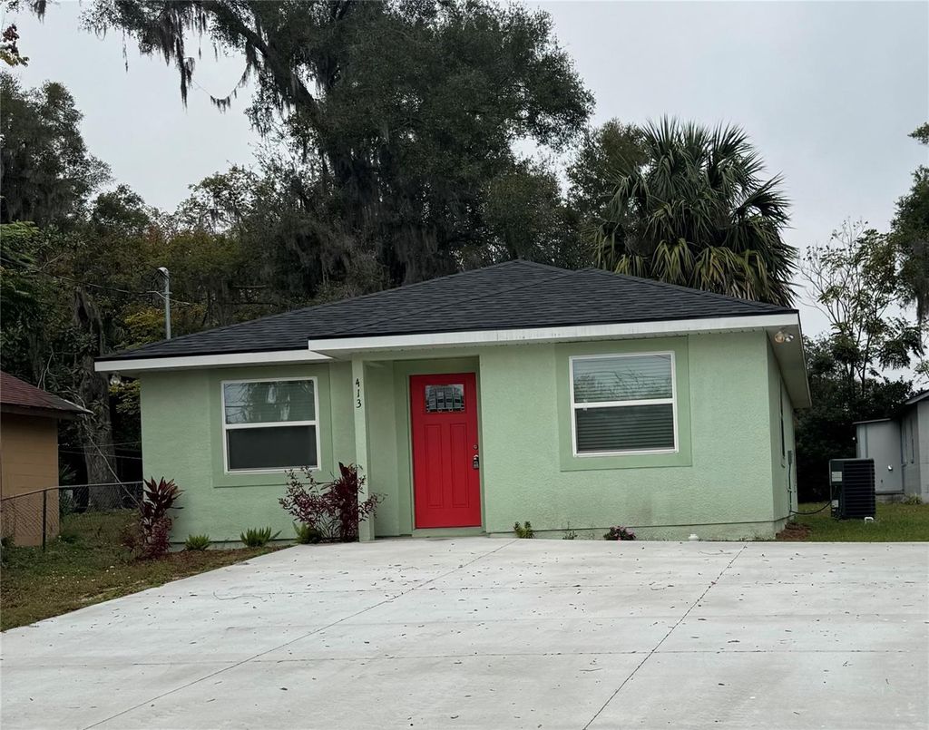 Photo of 413 W Beresford Avenue, Deland, FL 32720 (MLS # V4946968)