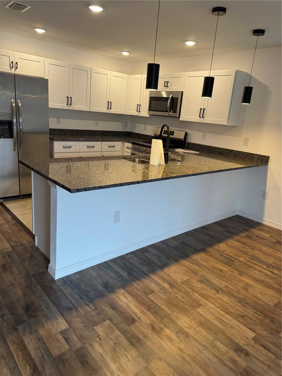 413 W BERESFORD AVENUE