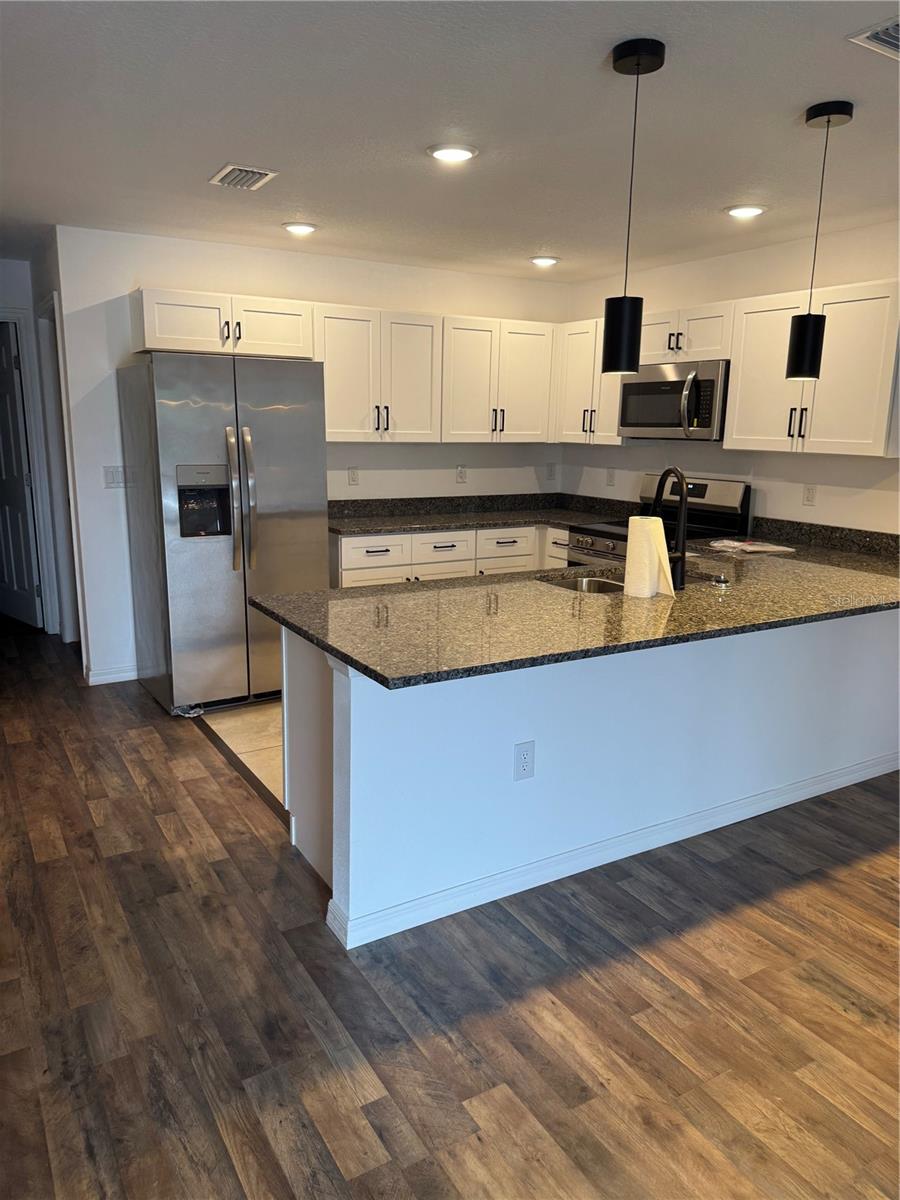 413 W BERESFORD AVENUE