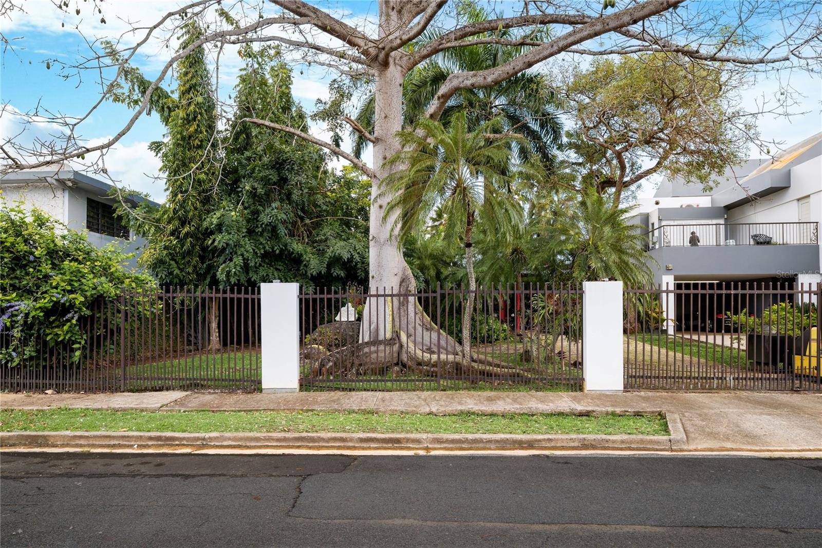 GARDEN HILLS DOUBLE LOT - Residential