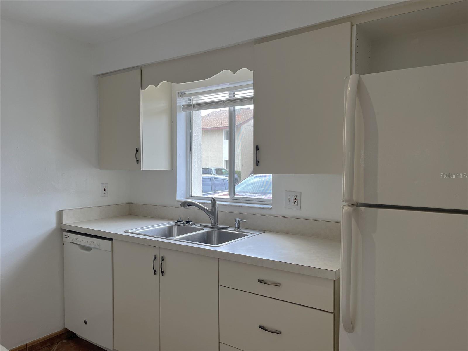 HIDDEN LAKE VILLAGE - Residential