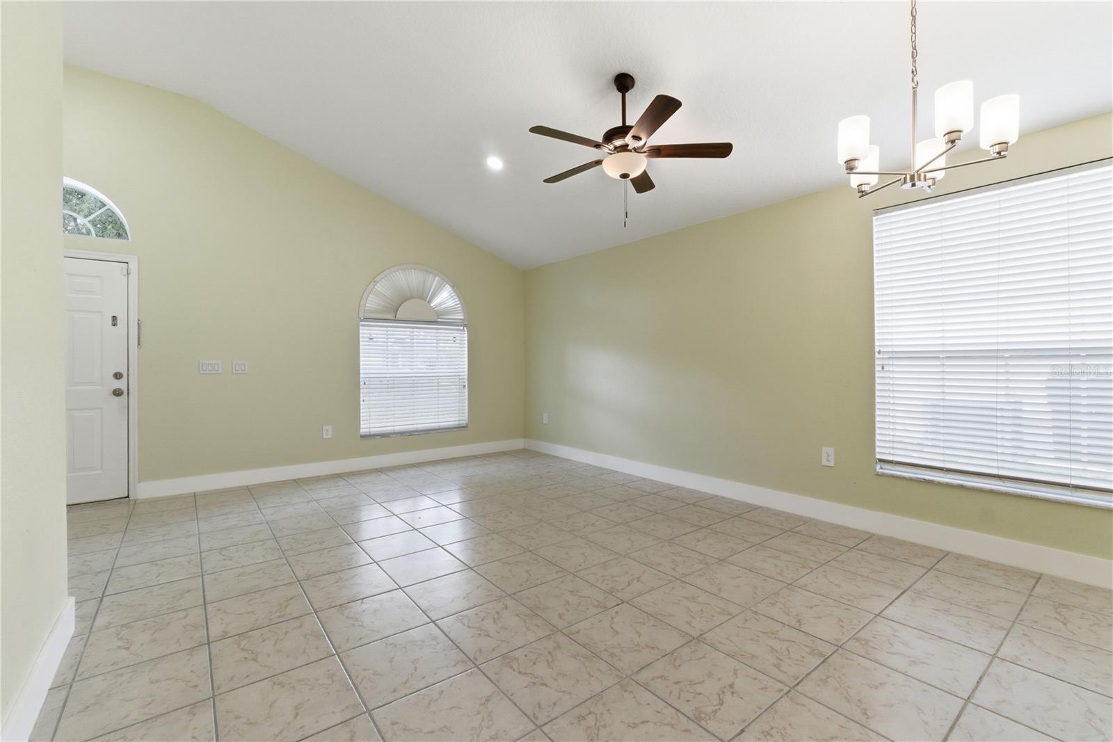 ANDOVER CAY PH 01 44/98 - Residential