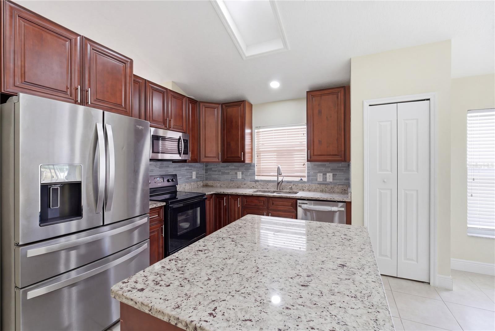 ANDOVER CAY PH 01 44/98 - Residential