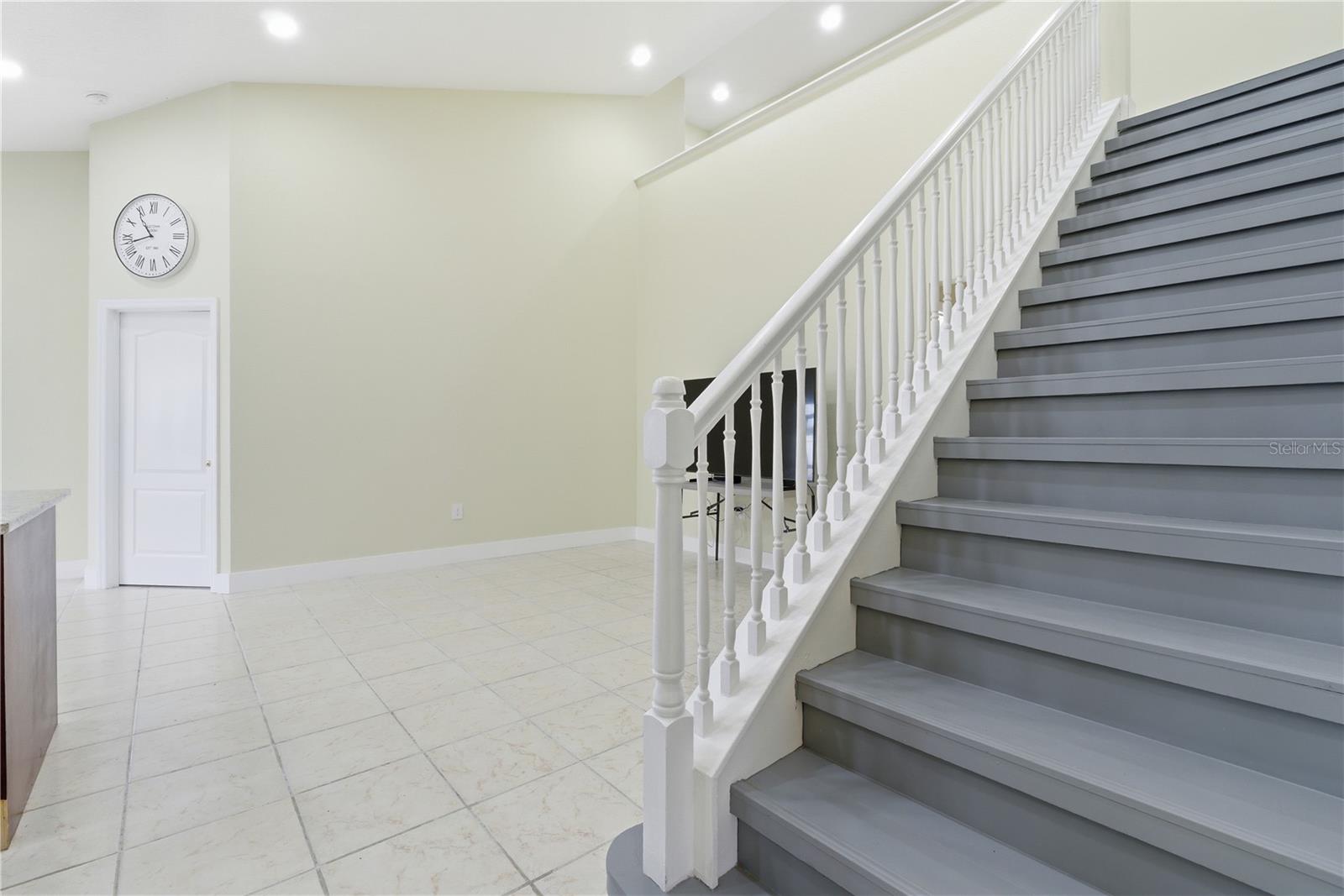 ANDOVER CAY PH 01 44/98 - Residential