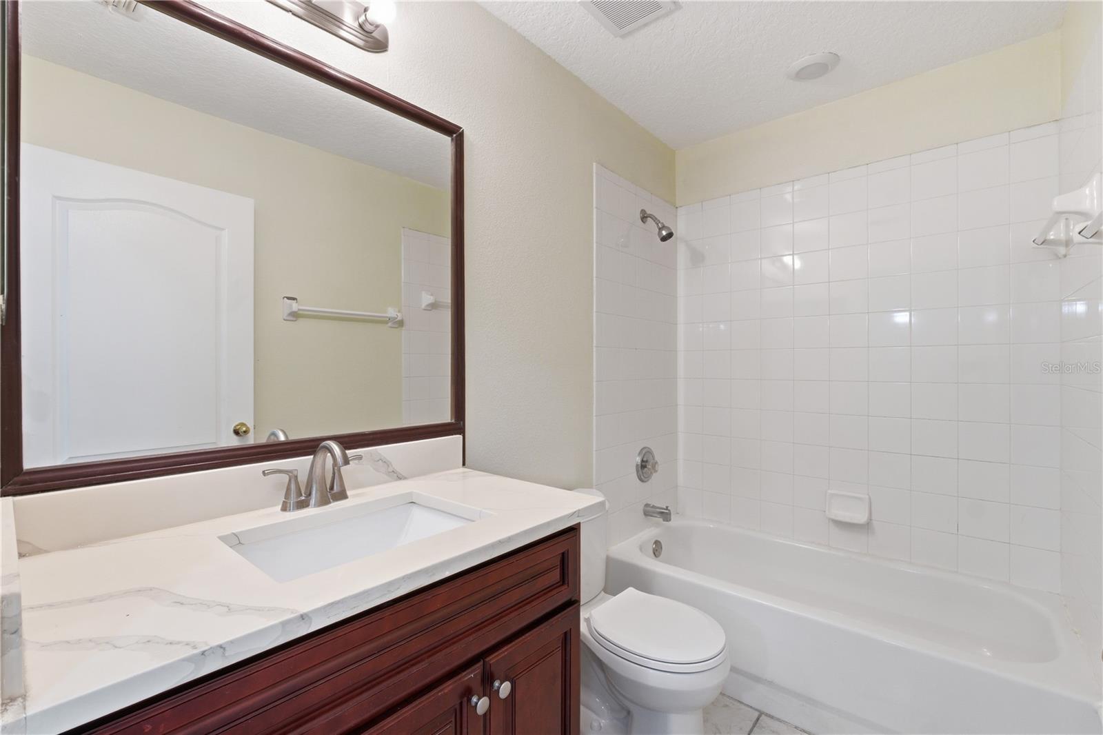 ANDOVER CAY PH 01 44/98 - Residential