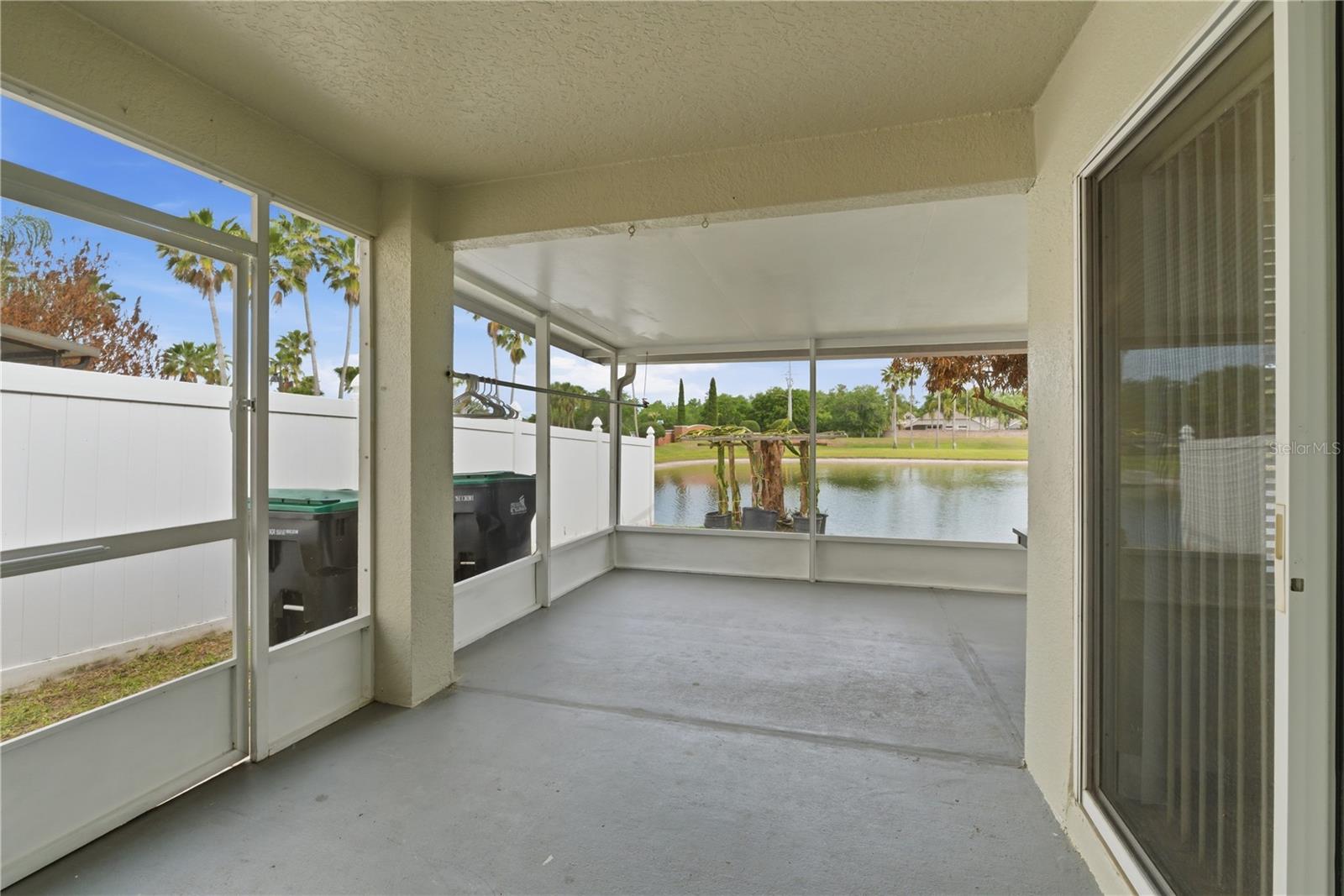 ANDOVER CAY PH 01 44/98 - Residential