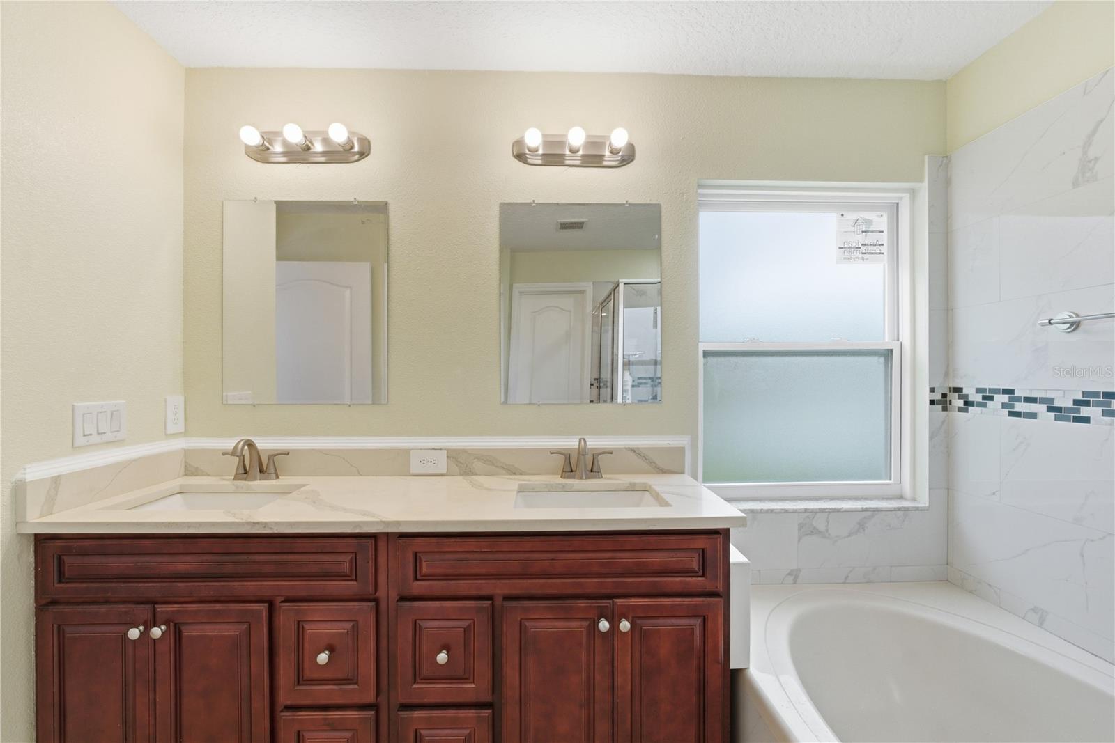 ANDOVER CAY PH 01 44/98 - Residential