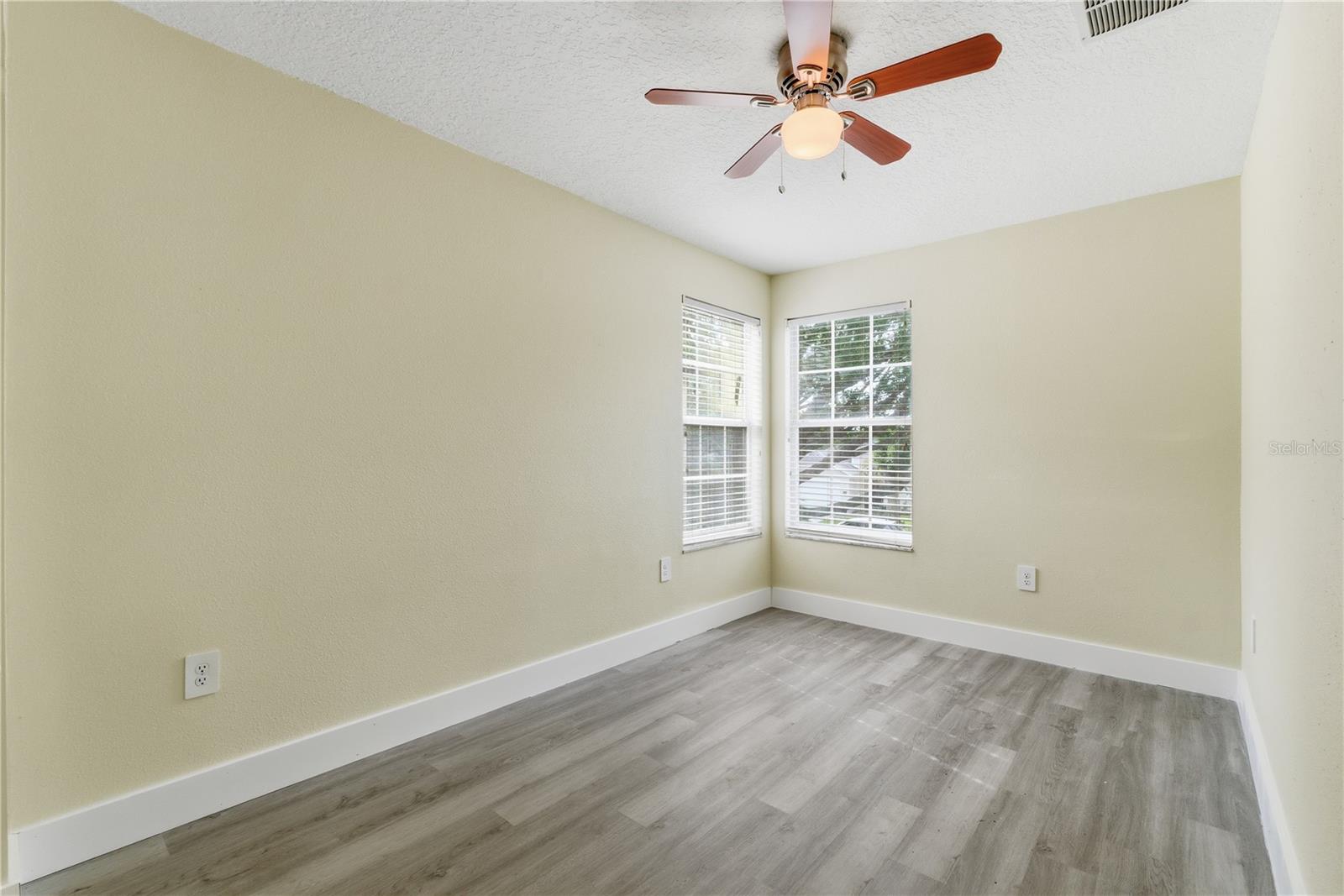 ANDOVER CAY PH 01 44/98 - Residential