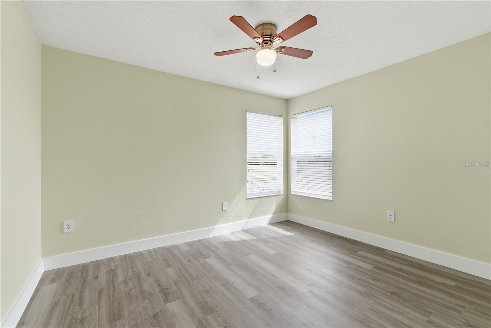 ANDOVER CAY PH 01 44/98 - Residential