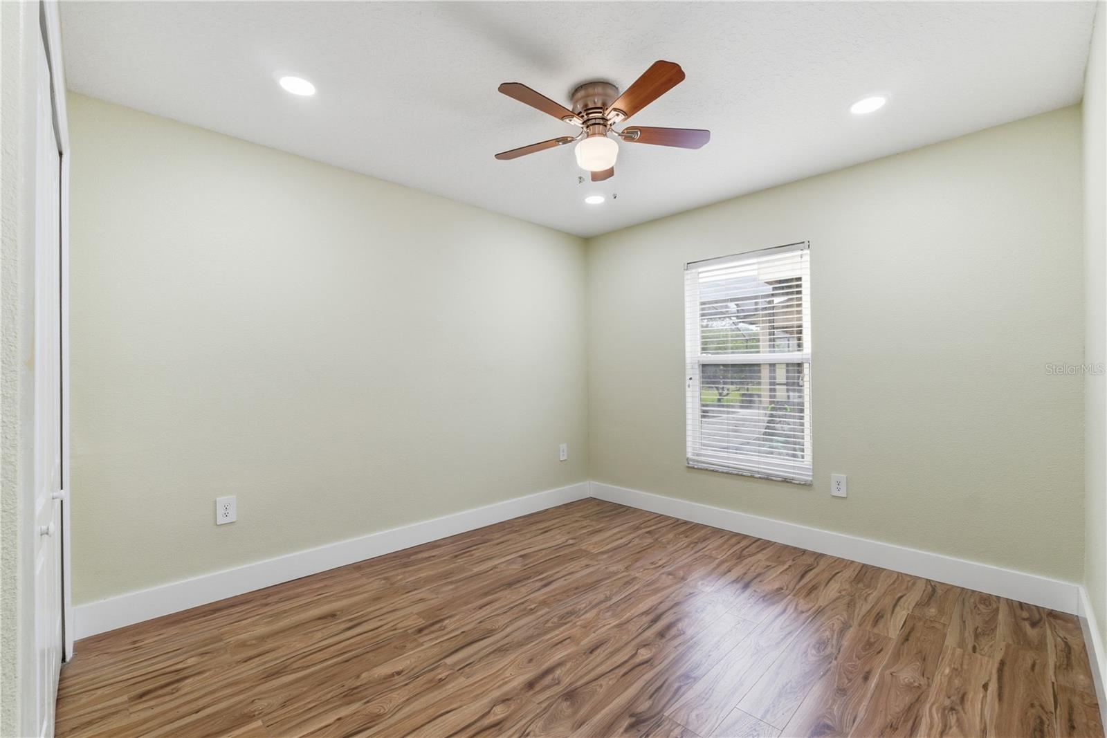 ANDOVER CAY PH 01 44/98 - Residential