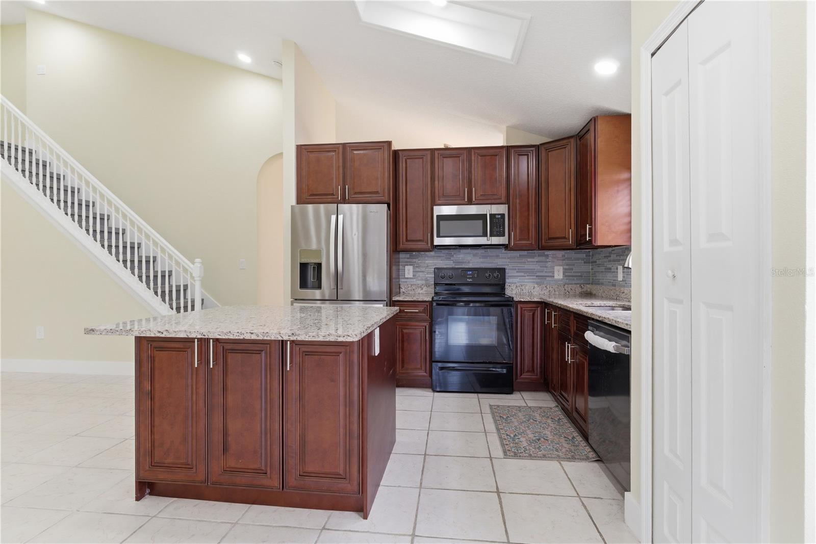 ANDOVER CAY PH 01 44/98 - Residential