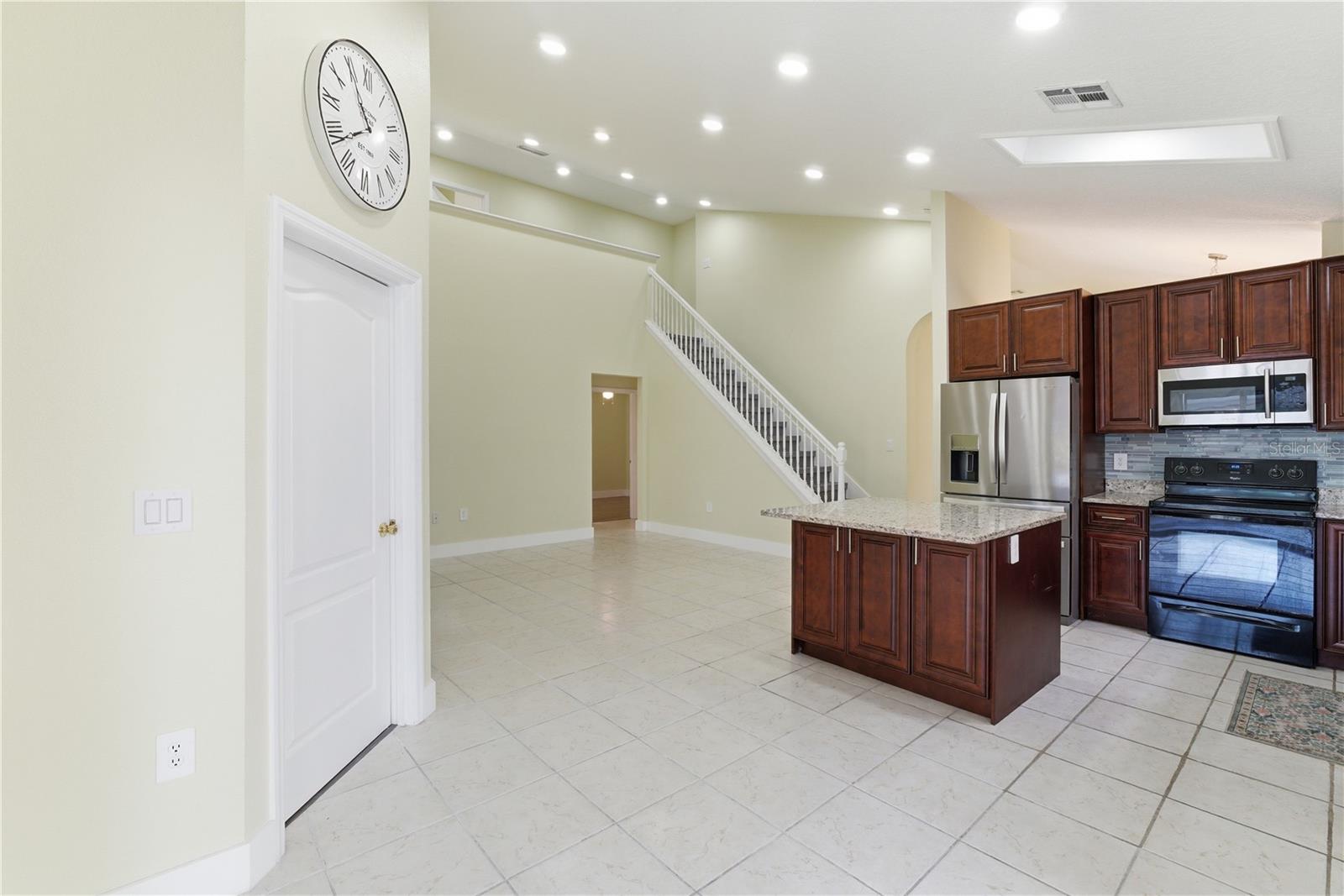 ANDOVER CAY PH 01 44/98 - Residential