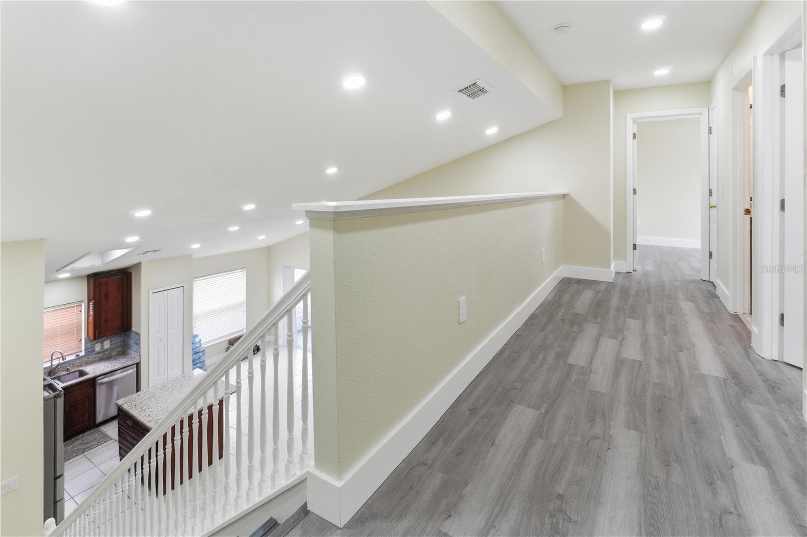 ANDOVER CAY PH 01 44/98 - Residential