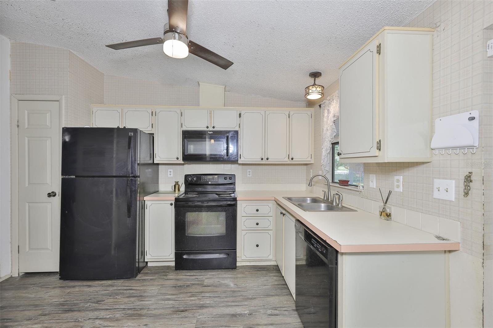 PRETTY POND PARK UNREC SUB - Residential