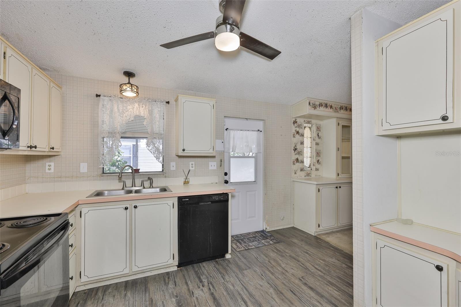 PRETTY POND PARK UNREC SUB - Residential