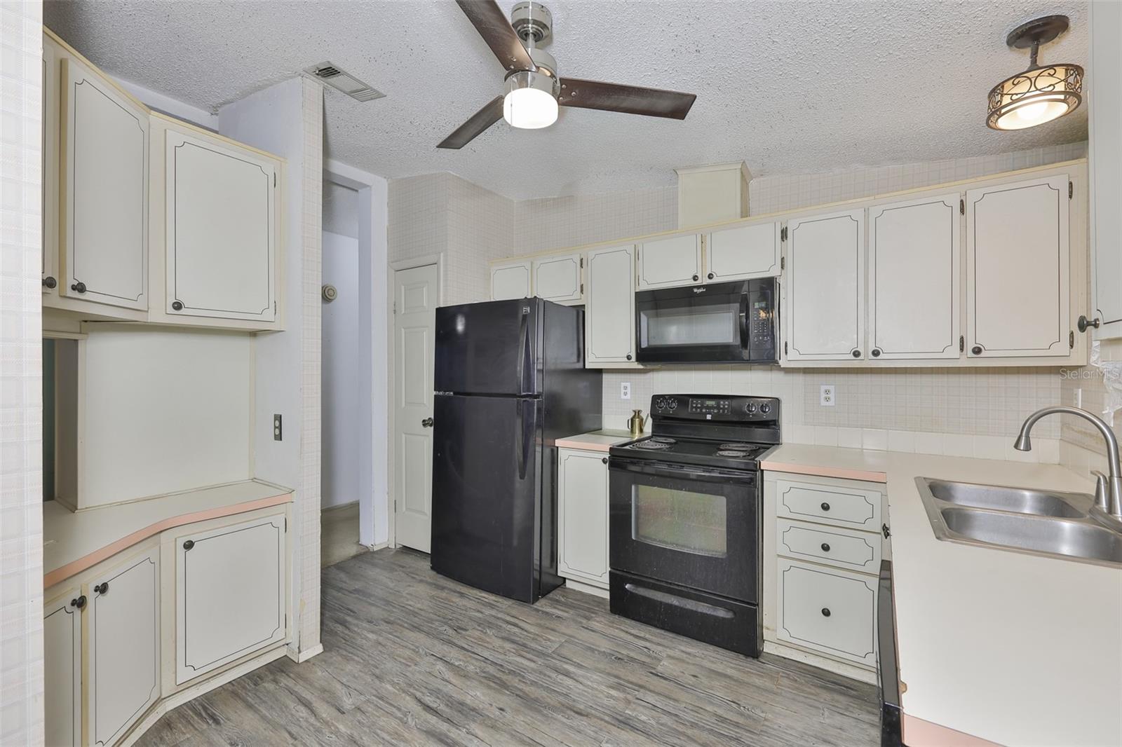 PRETTY POND PARK UNREC SUB - Residential