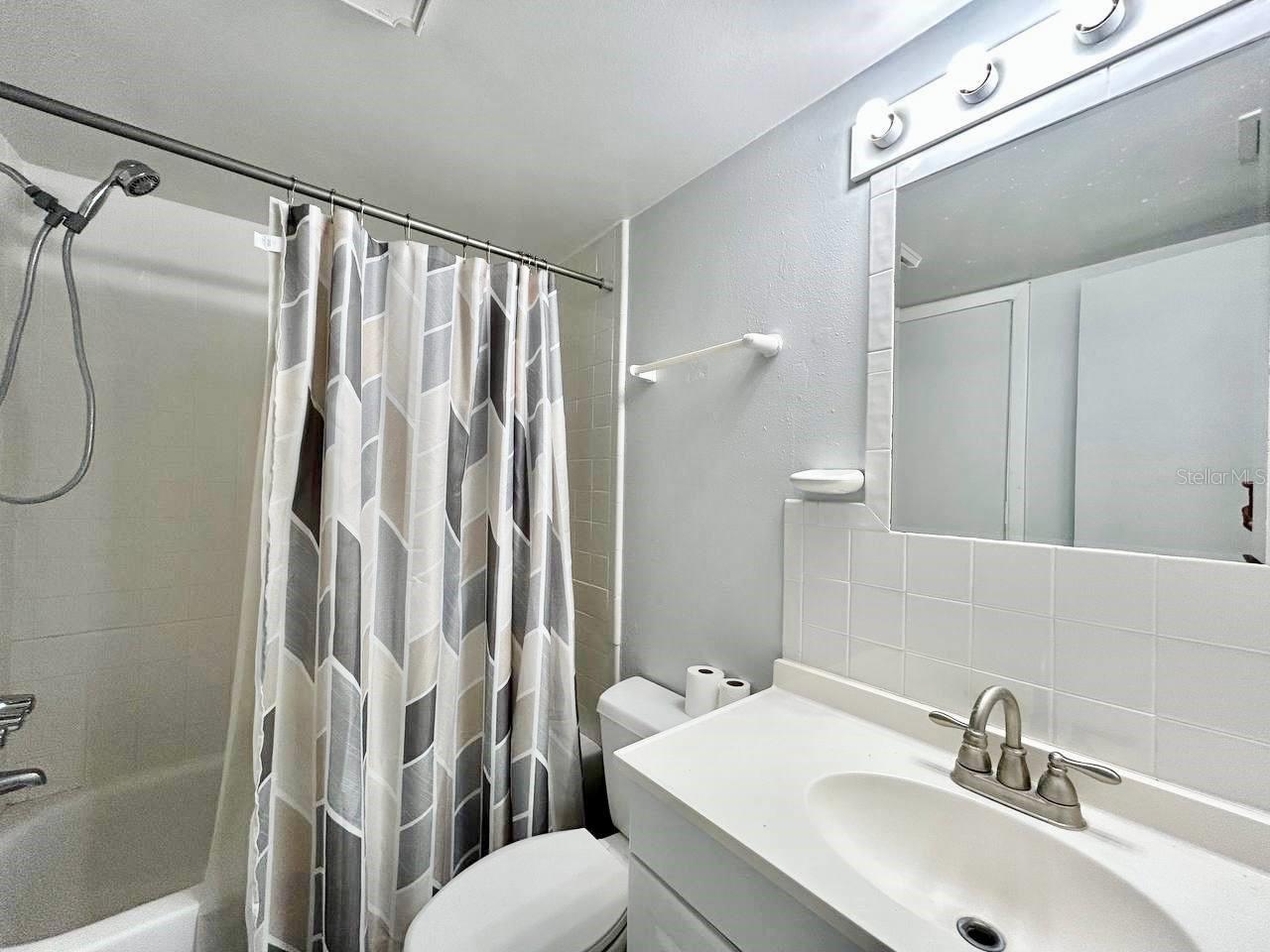 COACHMAN CREEK CONDO - Residential Lease