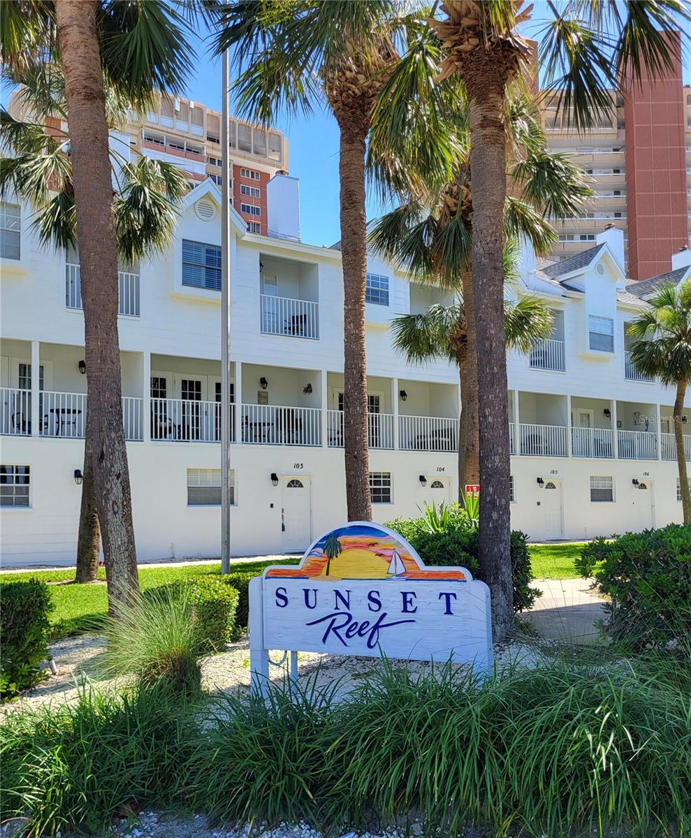 SUNSET REEF - Residential