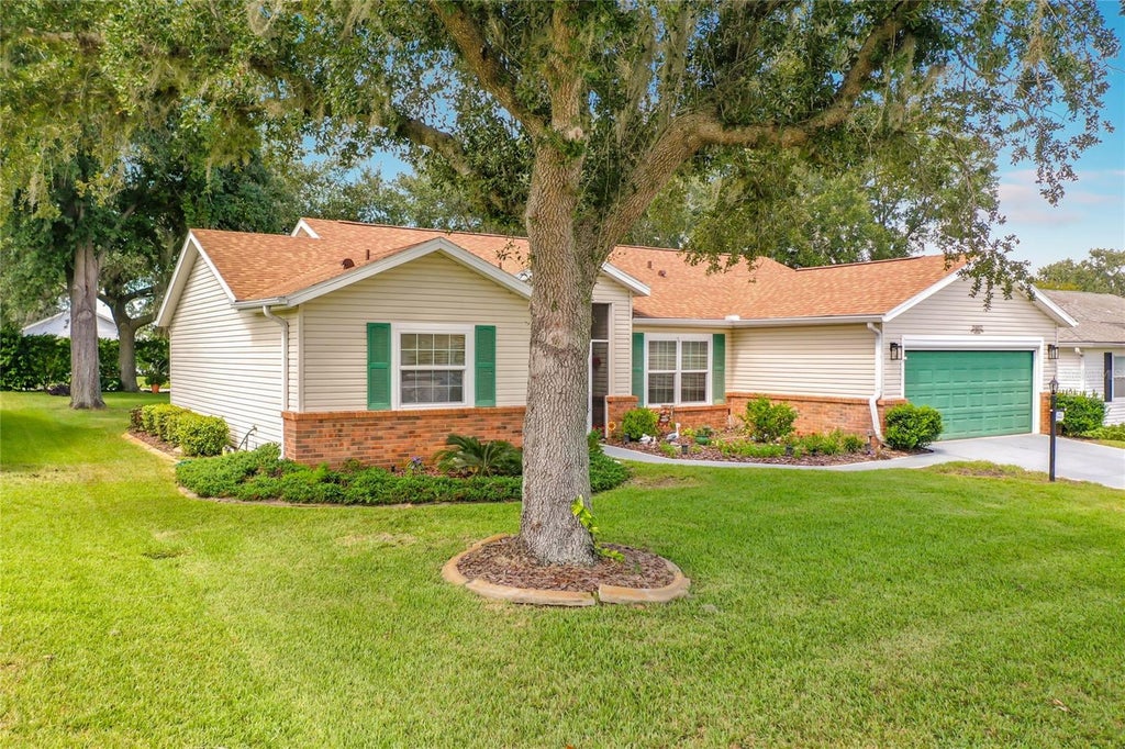 Photo of 24817 Riverboat Bend, Leesburg, FL 34748 (MLS # TB8550206)