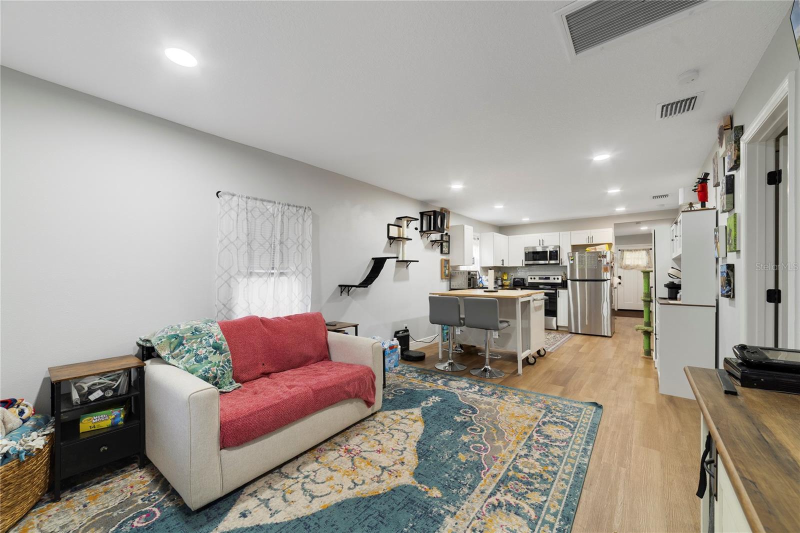 812 S LOCUST AVENUE