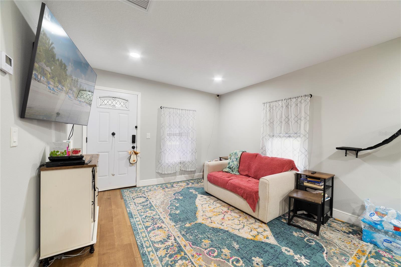 812 S LOCUST AVENUE