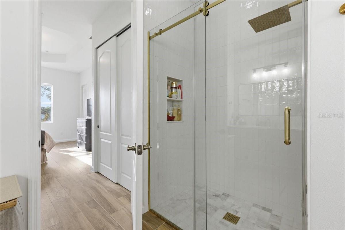 PRESTON SQUARE - Residential