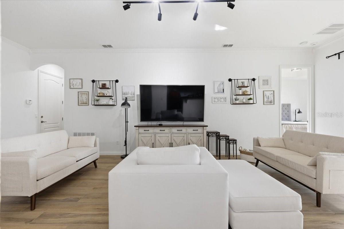 PRESTON SQUARE - Residential