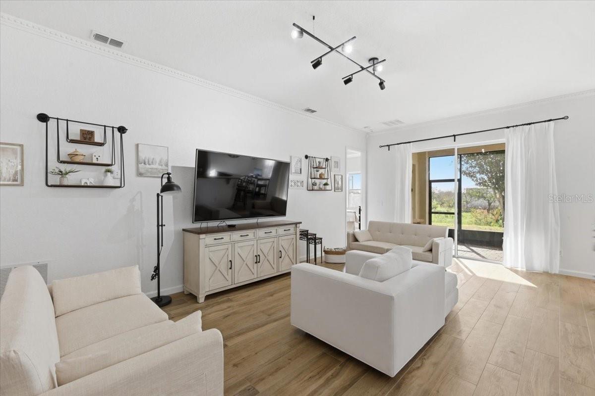 PRESTON SQUARE - Residential