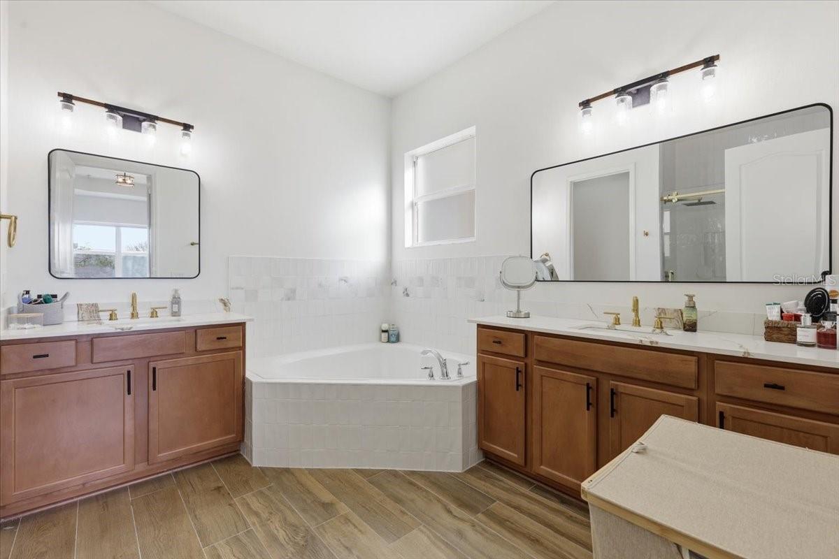 PRESTON SQUARE - Residential