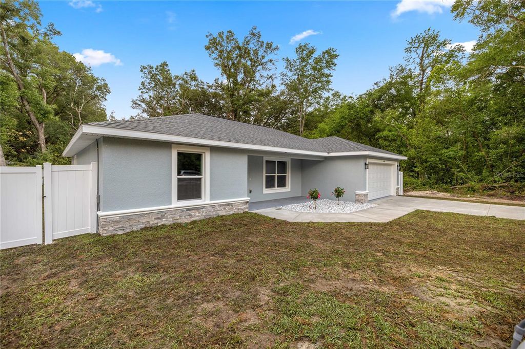 Photo of 14089 SE 34th Terrace, Summerfield, FL 34491 (MLS # OM722563)