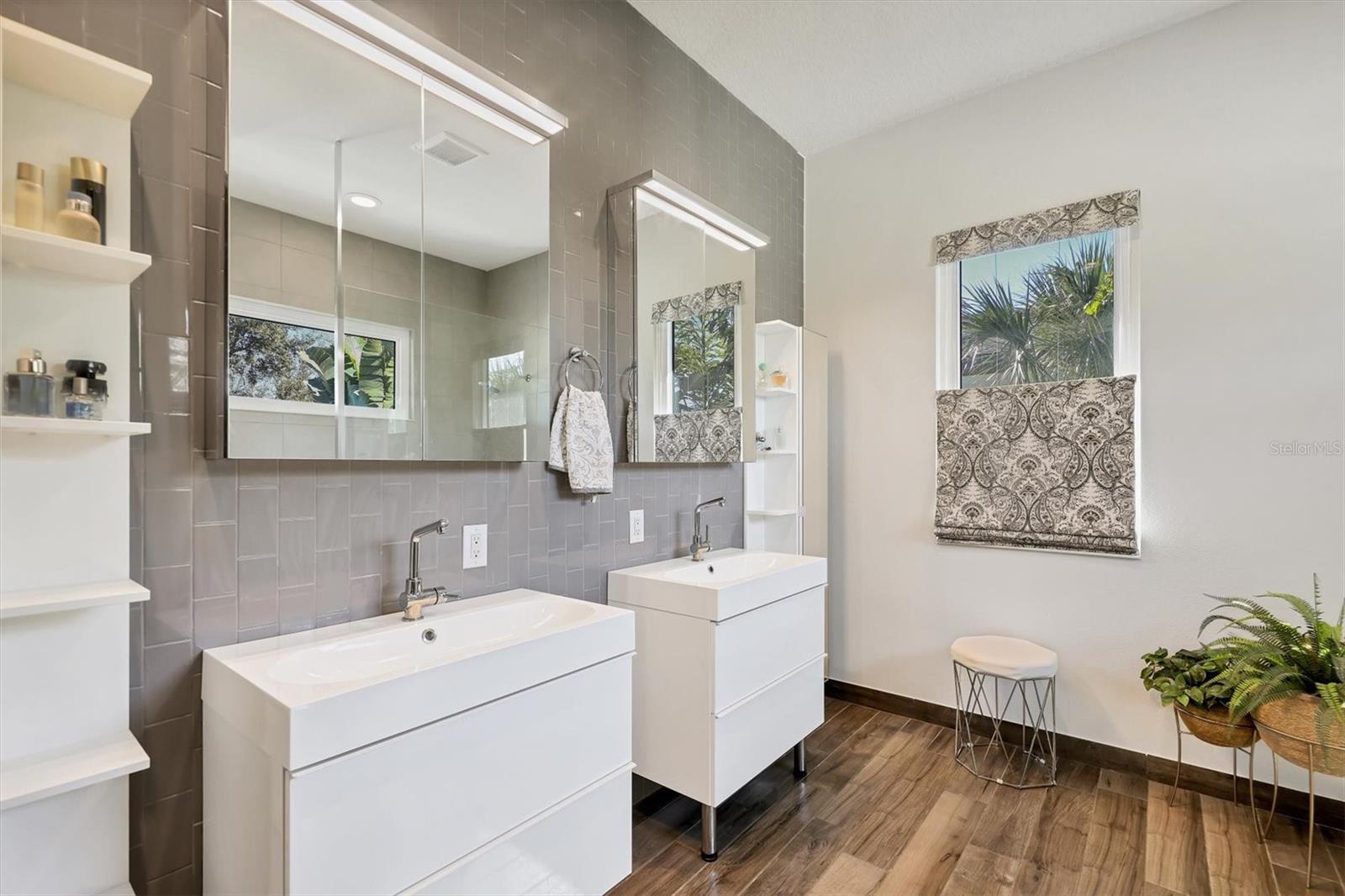 RIDGEWOOD - Residential