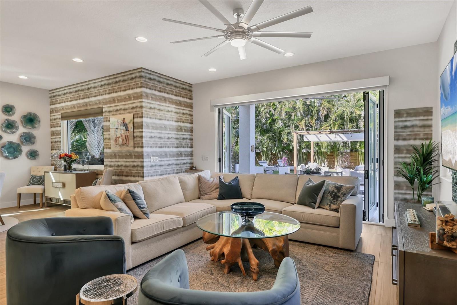 2323 PINE TERRACE, SARASOTA, FL, 34231 3 2323 PINE TERRACE