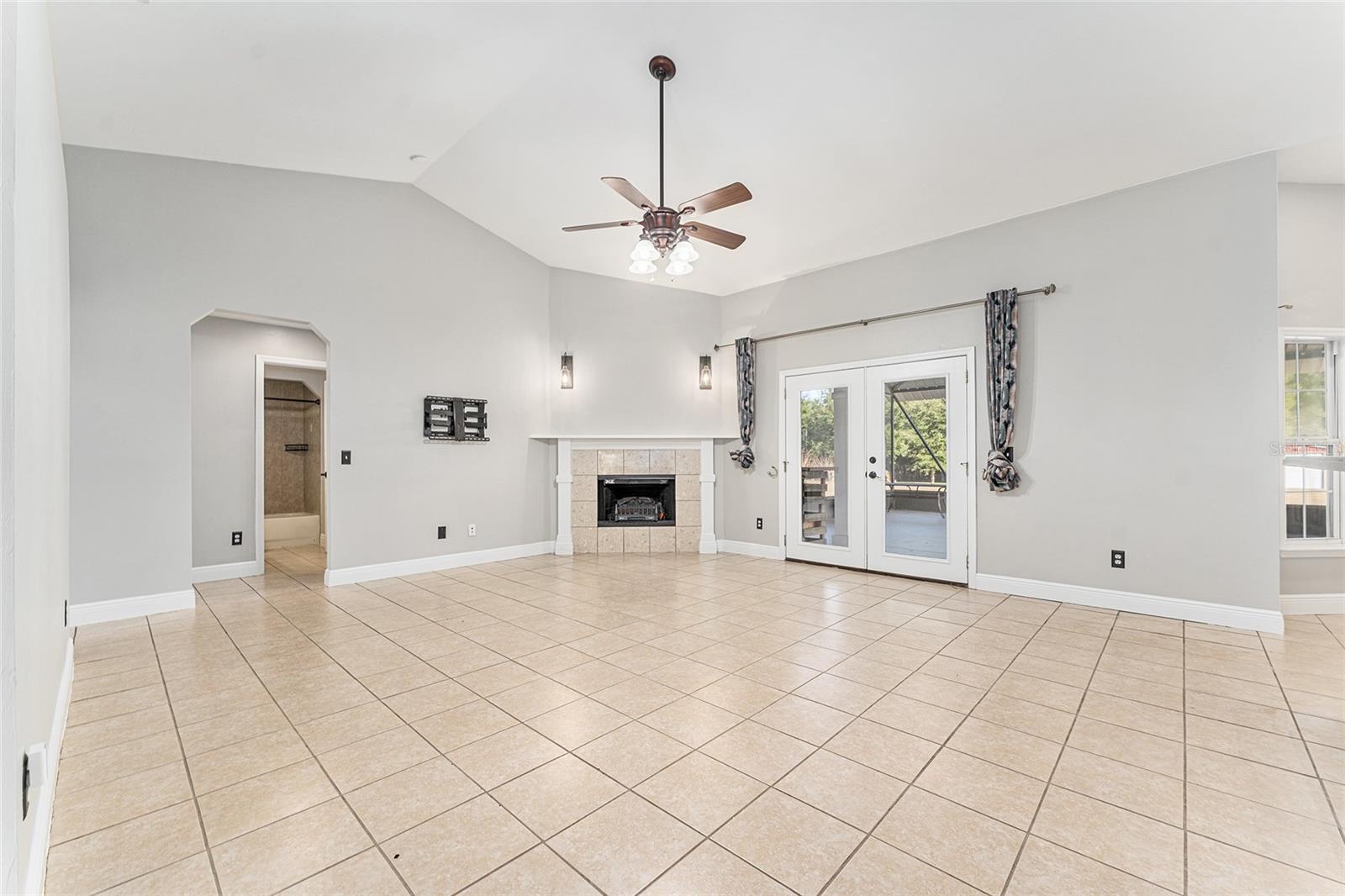 ALACHUA ESTATES - Residential