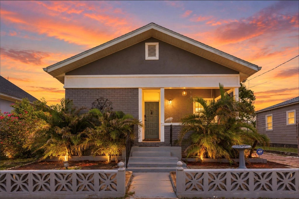 Photo of 2318 W Cordelia Street, Tampa, FL 33607 (MLS # TB8560974)