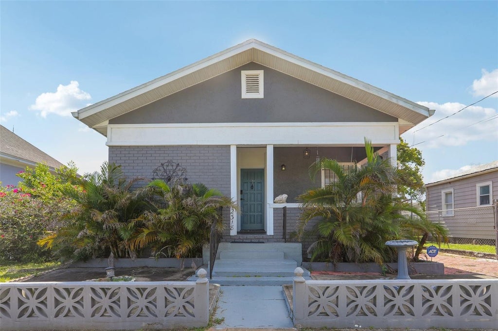 Photo of 2318 W Cordelia Street, Tampa, FL 33607 (MLS # TB8560974)