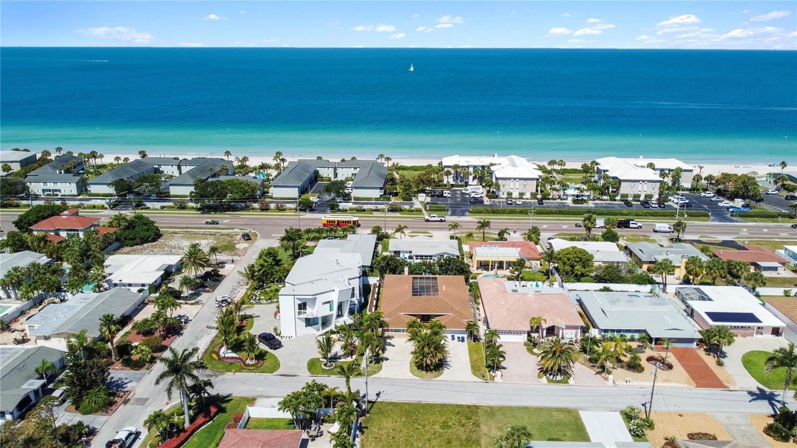 2504 HIBISCUS DRIVE W